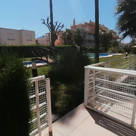 Familiar Con Jardines Privados, Apartment